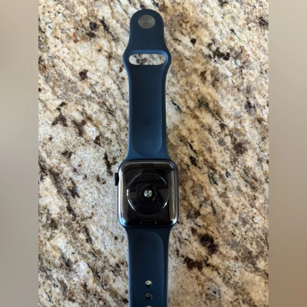 Apple Watch SE space gray aluminum case midnight sport brand